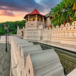 temple-of-the-tooth-kandy-sri-lanka (1)